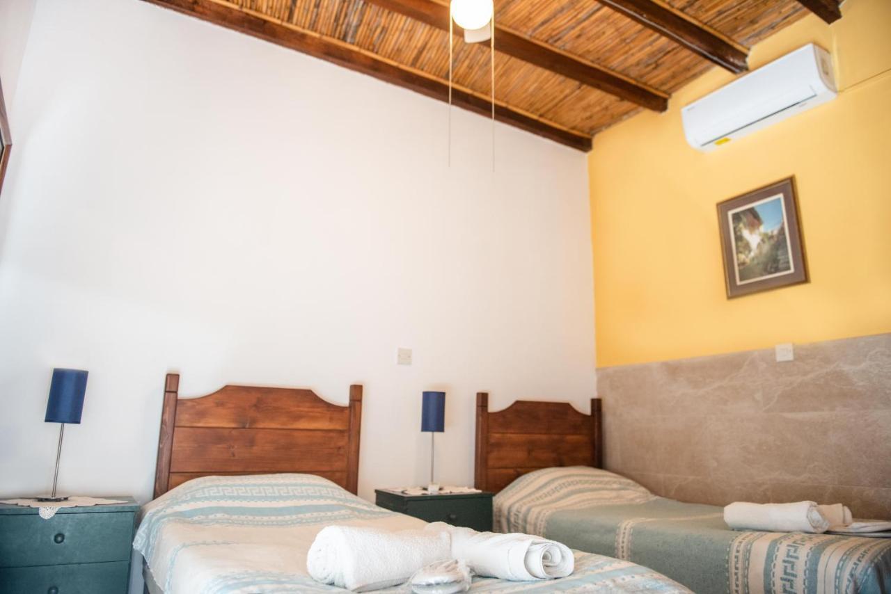 Loxandra Inn Катикас Екстериор снимка