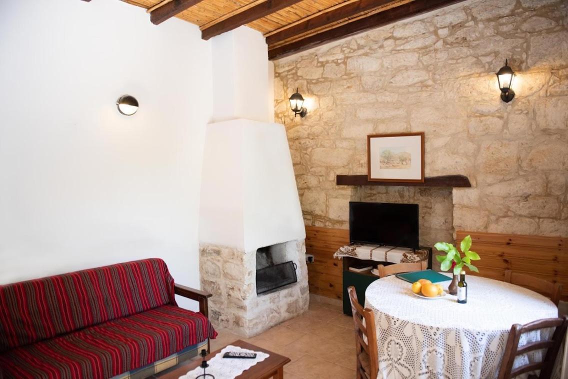 Loxandra Inn Катикас Екстериор снимка