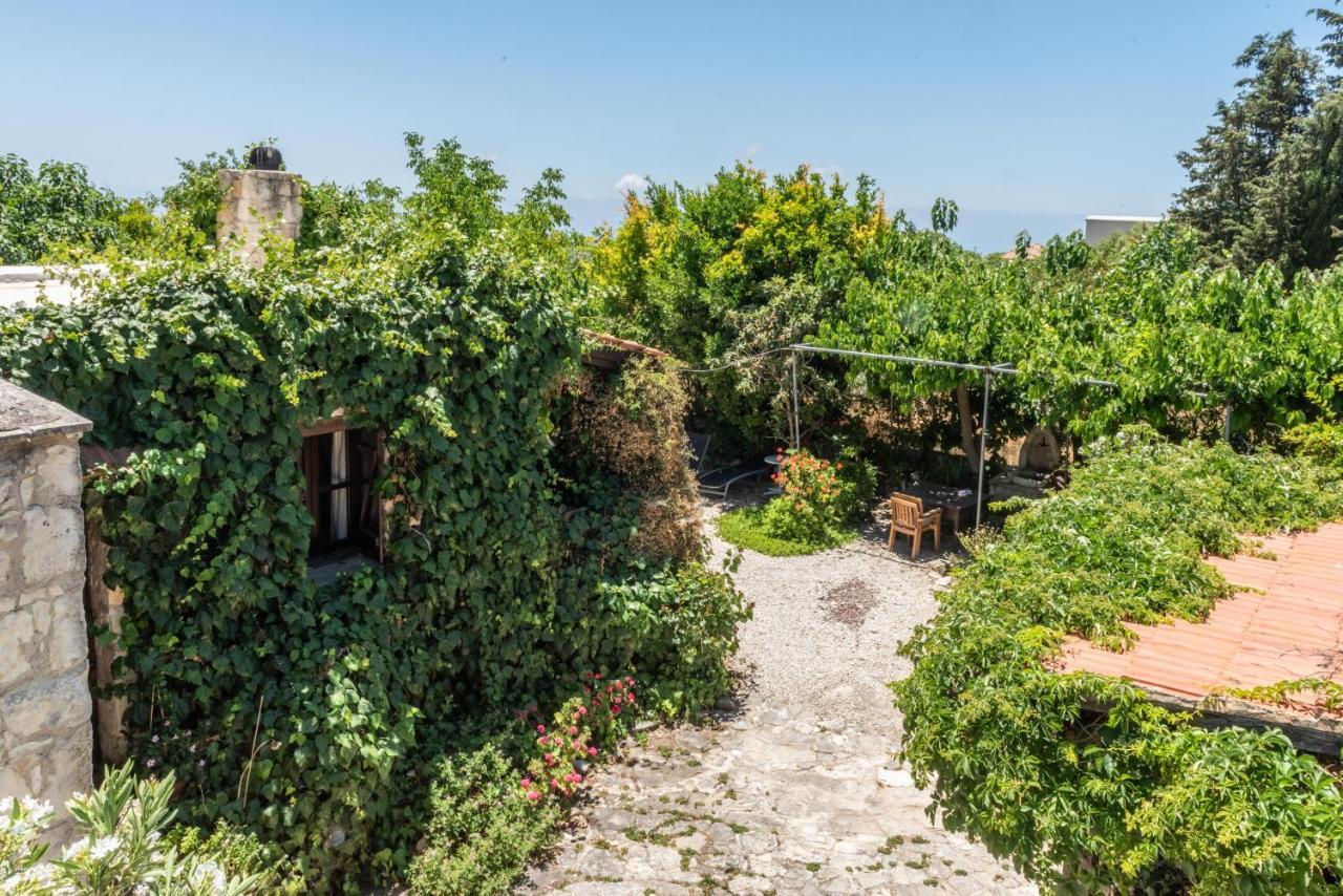 Loxandra Inn Катикас Екстериор снимка