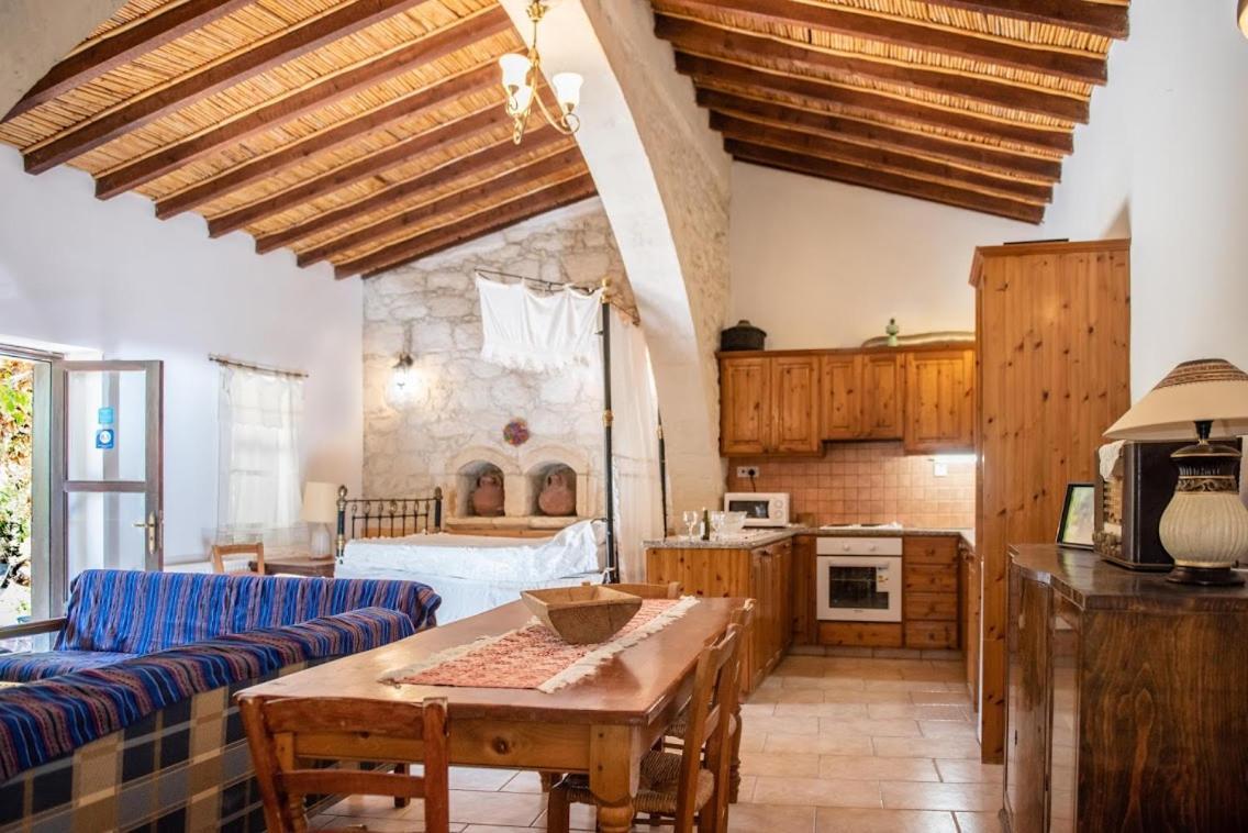 Loxandra Inn Катикас Екстериор снимка