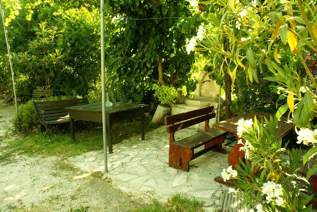 Loxandra Inn Катикас Екстериор снимка