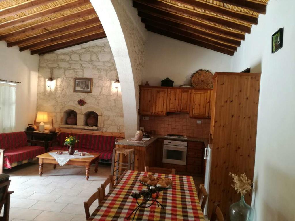Loxandra Inn Катикас Екстериор снимка