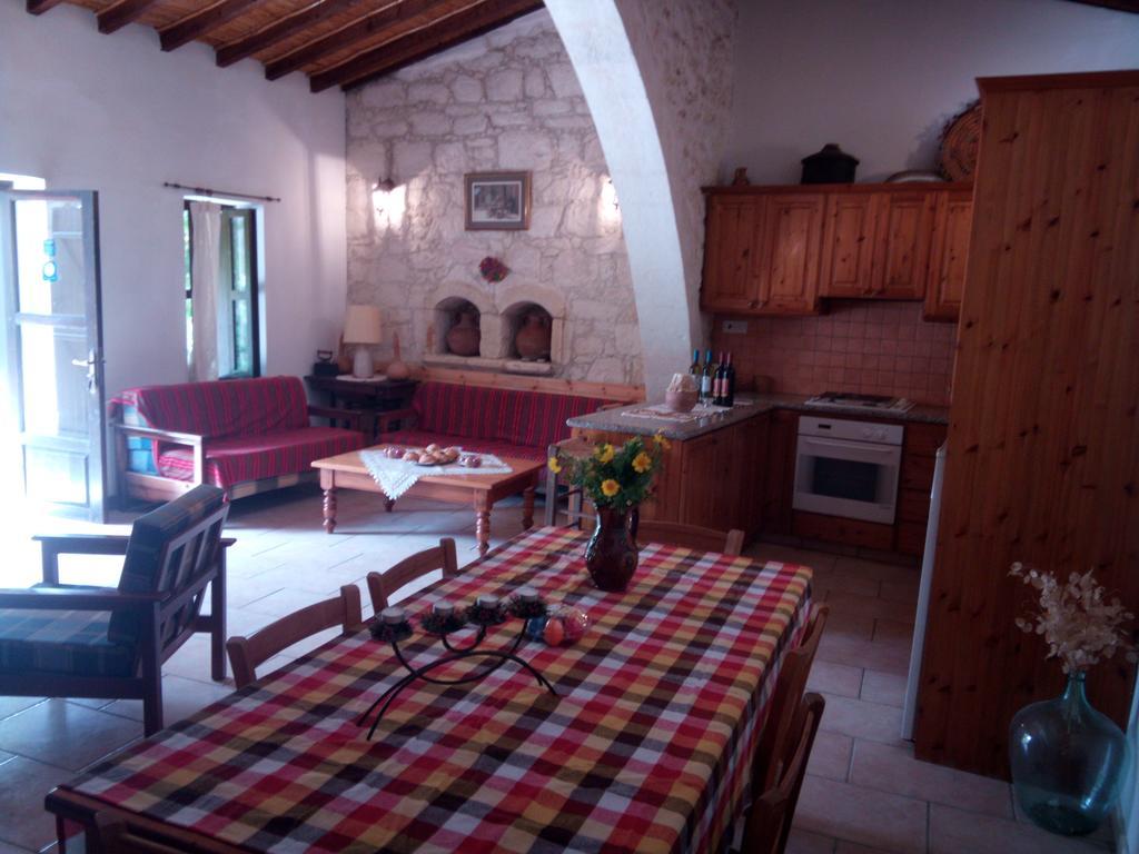Loxandra Inn Катикас Екстериор снимка