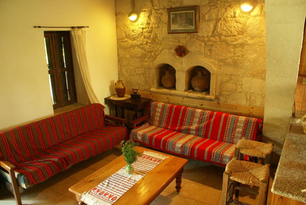 Loxandra Inn Катикас Екстериор снимка