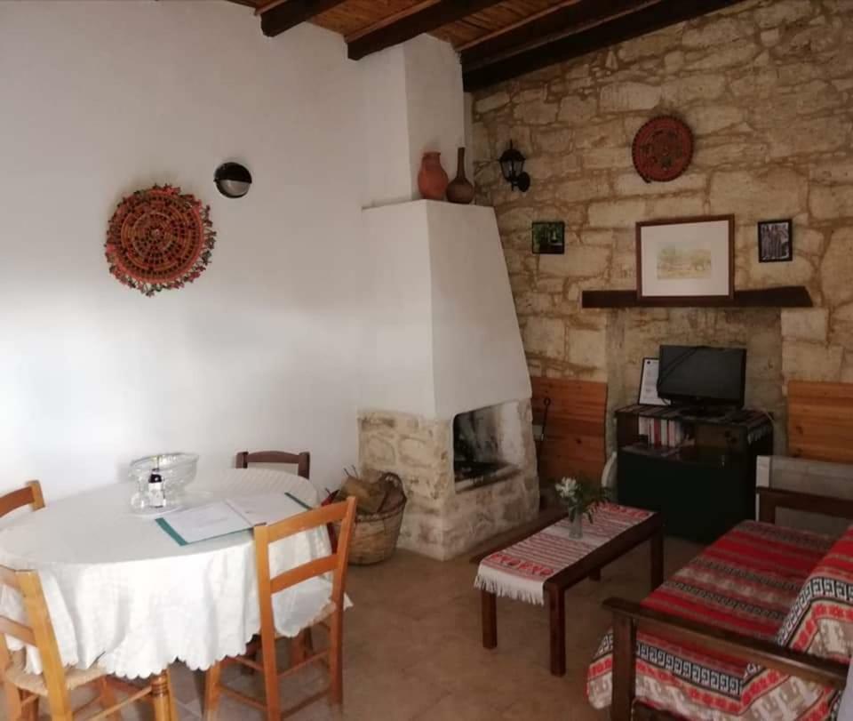 Loxandra Inn Катикас Екстериор снимка